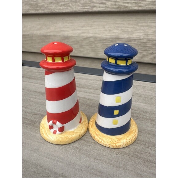 Pair of lighthouse salt and pepper shakers 4" tall collectible Current Inc - Picture 3 of 8